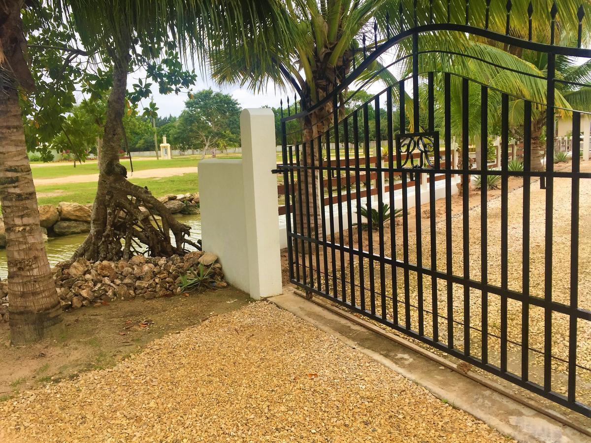 Villa Royale Manor Corozal Exterior foto